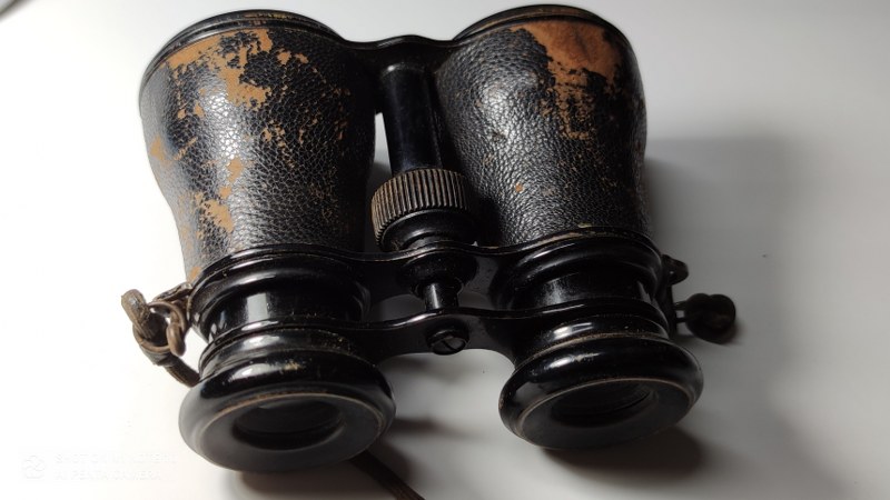 משקפת מתכת עתיקה