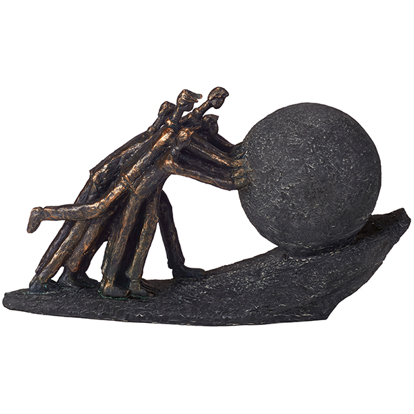 פסל אומנותי - " ביחד מצליחים "  חמש דמויות דוחפות סלע במעלה ההר ZA-4171
