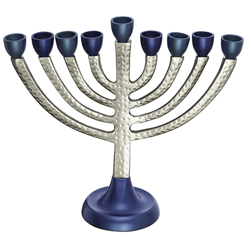 חנוכייה מאלומיניום מרוקע .UK45359
