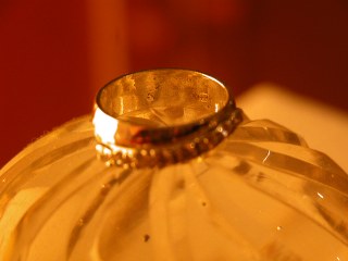 טבעת כסף משובצת זרקונים