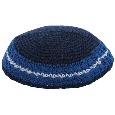 * כיפה סרוגה 15 ס"מ כחול עיטור כחול כהה לבן