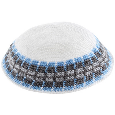 כיפה ד.מ.צ 18 ס"מ רקע לבן עיטור סגלגל תכלת