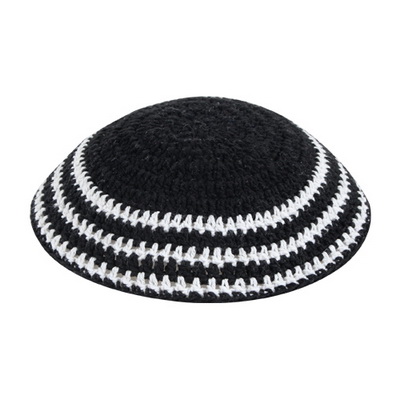 כיפה סרוגה 20 ס"מ שחור מסביב לבן