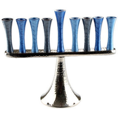 חנוכייה אלומיניום מרוקע עם קנים גווני כחול 25 ס"מ