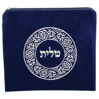 ## תיק לטלית קטיפה כחול בהיר עם ריקמה 24*26 ס"מ